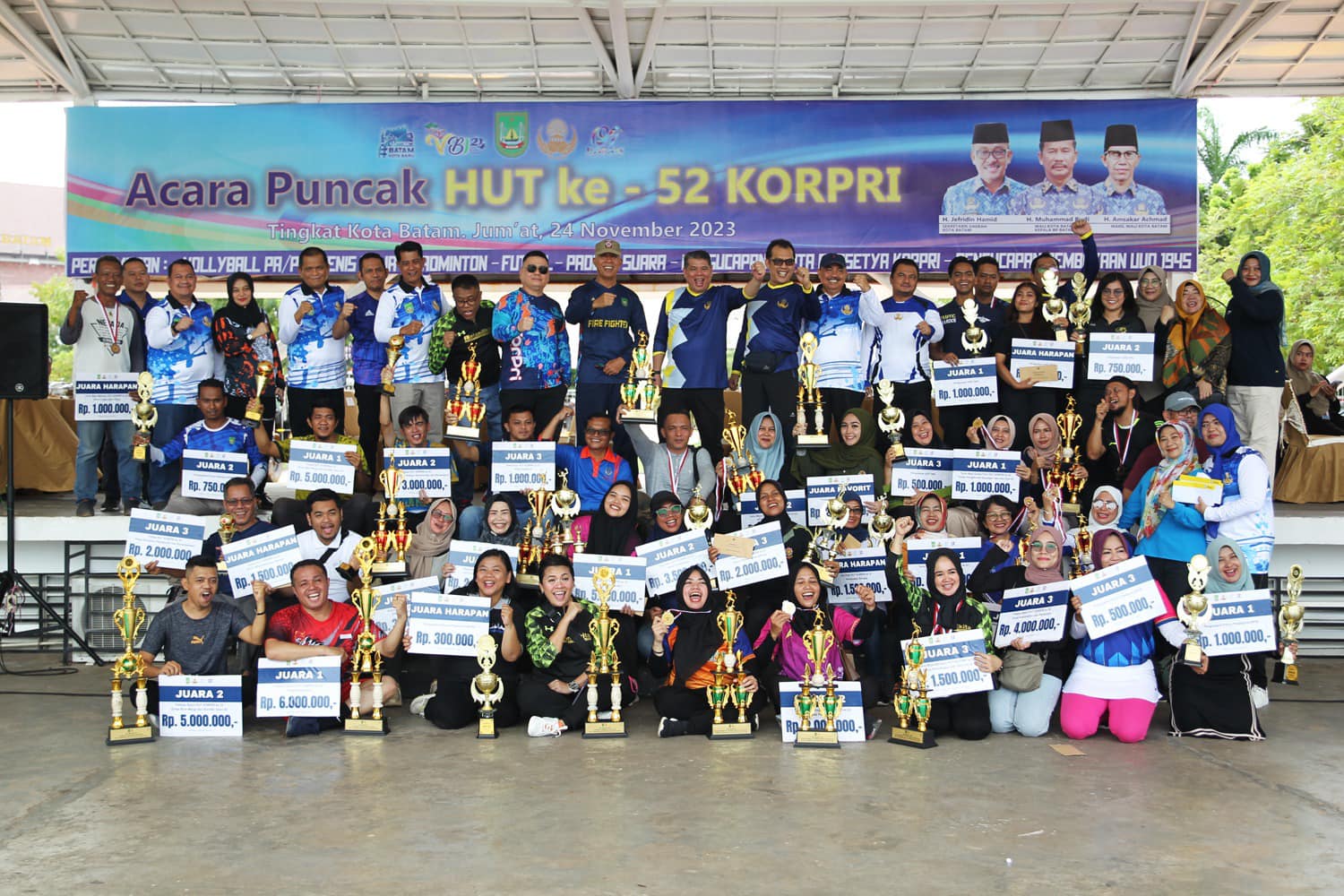  Acara Puncak Hari Ulang Tahun (HUT) Korps Pegawai Republik Indonesia (Korpri) ke-52 Kota Batam diselenggarakan di alun-alun Engku Putri, Jumat (24/11/2023).