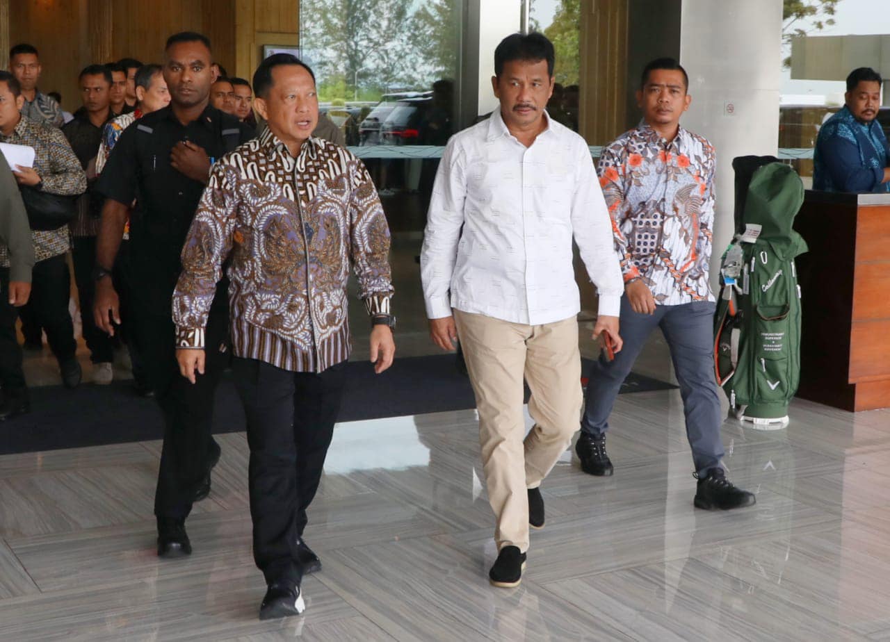 Menteri Dalam Negeri (Mendagri) Tito Karnavian bersama Wali Kota Batam, Muhammad Rudi