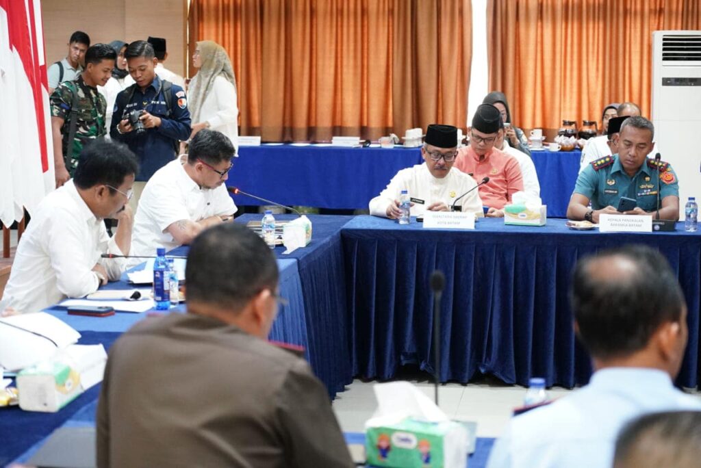 Pemerintah Kota (Pemko) Batam bersama dengan Forum Koordinasi Pimpinan Daerah (FKPD) Kota Batam menggelar rapat koordinasi dalam rangka pengamanan Natal dan Tahun Baru di Aula Engku Hamidah Kantor Wali Kota Batam, Senin (11/12/2023).