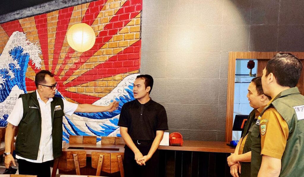 Tidak Kooperatif, Bapenda Batam Langsung Datangi Restoran Penunggak Pajak