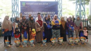 Rudi Serahkan Bantuan Sembako Bersubsidi Tahap III, Kendalikan Inflasi Jelang Natal dan Tahun Baru