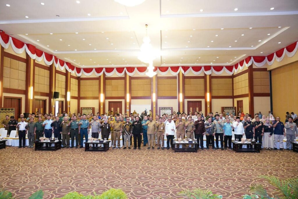 Sekretaris Daerah Kota Batam, Jefridin, M.Pd. menerima Daftar Isian Pelaksanaan Anggaran (DIPA) dan Buku Daftar Alokasi Transfer Ke Daerah (TKD) Tahun Anggaran 2024 di Provinsi Kepri Tahun 2023.