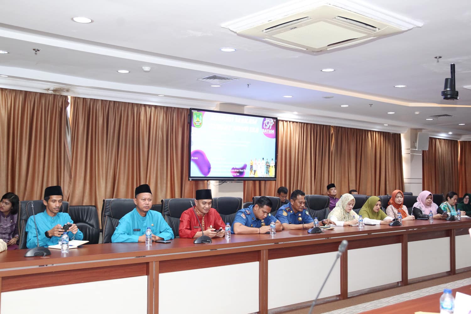 Foto rapat lanjutan persiapan yang digelar di Ruang Rapat Hang Nadim Lantai IV Kantor Walikota Batam, Selasa (12/12/2023) siang.