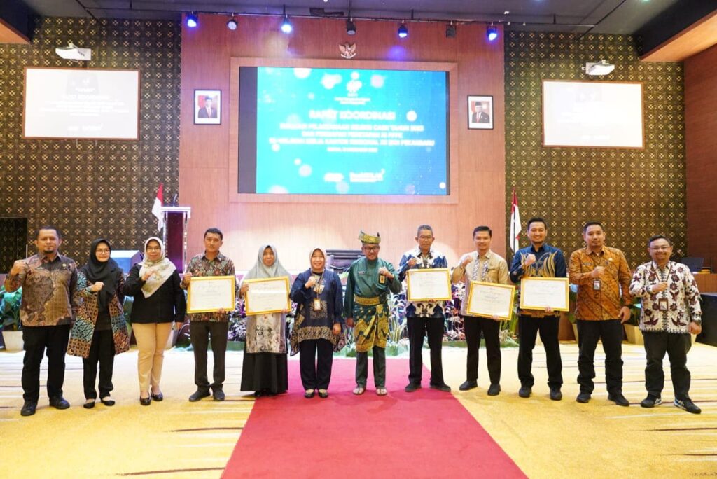 Kantor Regional XII Badan Kepegawaian Negara (BKN) Pekanbaru menyelenggarakan Rapat Koordinasi Kepegawaian se-Wilayah Kerja Kantor Regional XII BKN Pekanbaru di Ballroom Aston Hotel & Residence Kota Batam, Senin (18/13/2023).