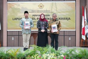 Wakili Wako Rudi, Jefridin Terima LHP Kinerja Semester II Tahun 2023 dari Perwakilan BPK Provinsi Kepri