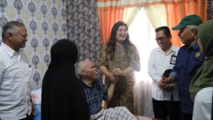 Jalin Tali Kasih, BP Batam Kunjungi Para Pensiunan, Anak Yatim dan Pegawai yang Sedang Sakit