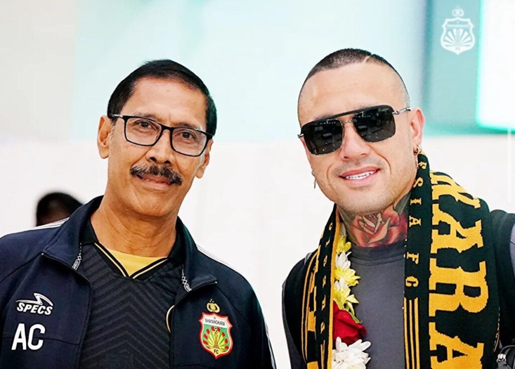 Rekrutan baru Bhayangkara FC, Radja Nainggolan saat tiba di Indonesia, pada Senin (4/12/2023) (Foto: bhayangkarafc.id/ist)