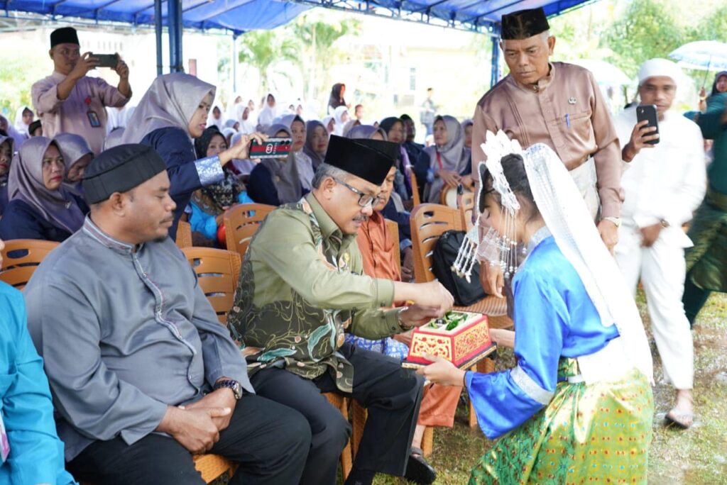 Sekretaris Daerah Kota Batam, Jefridin, M.Pd. membuka MTQH tingkat Kelurahan Ngenang Kecamatan Nongsa, di Halaman Masjid At-Taubah, Kamis (4/1/2024).