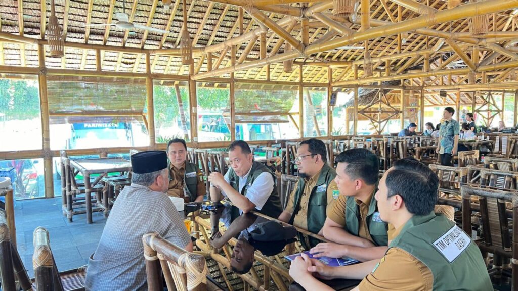 Badan Pendapatan Daerah (Bapenda) Kota Batam mendatangi penunggak pajak, Selasa (2/1/2024)