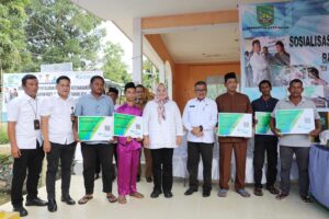 Pemko Batam Bagikan Kartu BPJS Ketenagakerjaan Bagi Nelayan Kecil se-Kota Batam