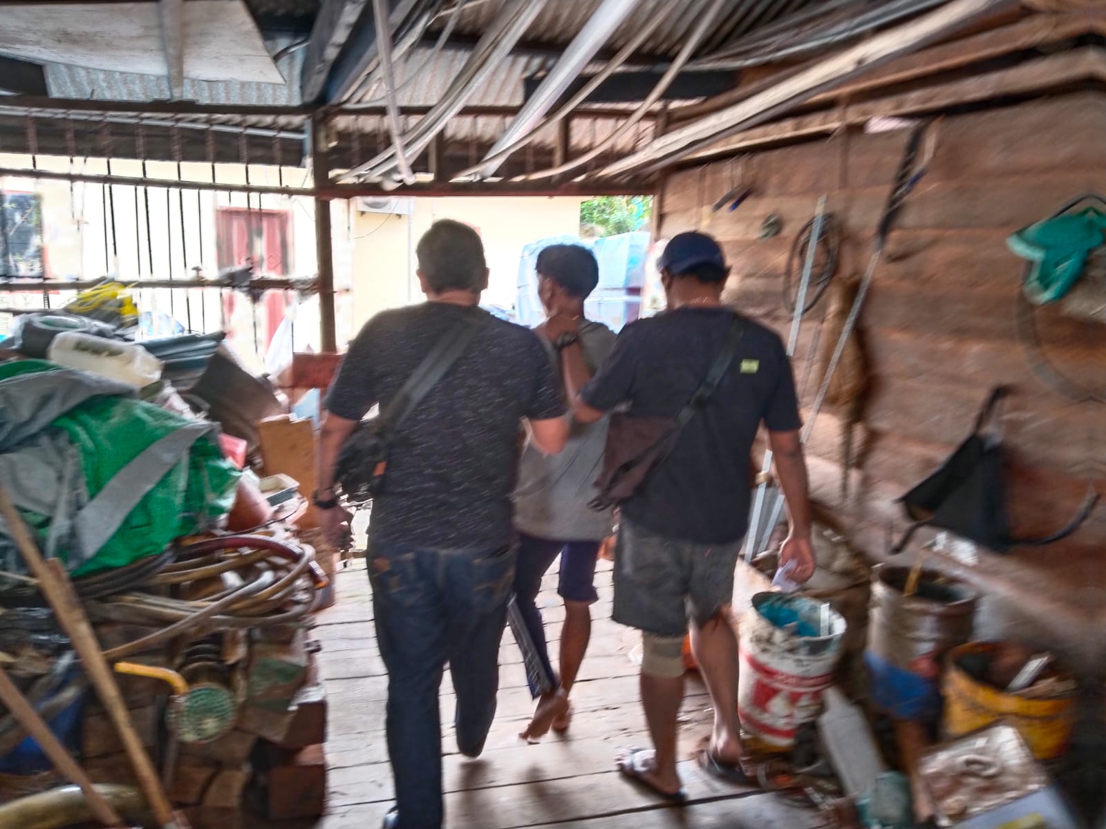 Unit Reskrim Polsek Bintan Timur, Polres Bintan melakukan penangkapan terhadap tersangka MAS (18) karena diduga telah melakukan penganiayaan terhadap 2 orang remaja berinisial AS (16) dan FA (16) di jalan Tanah Kuning Bintan Timur Kabupaten Bintan