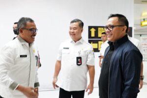 Jefridin Sambut Kedatangan Menpan RB di Bandara Hang Nadim