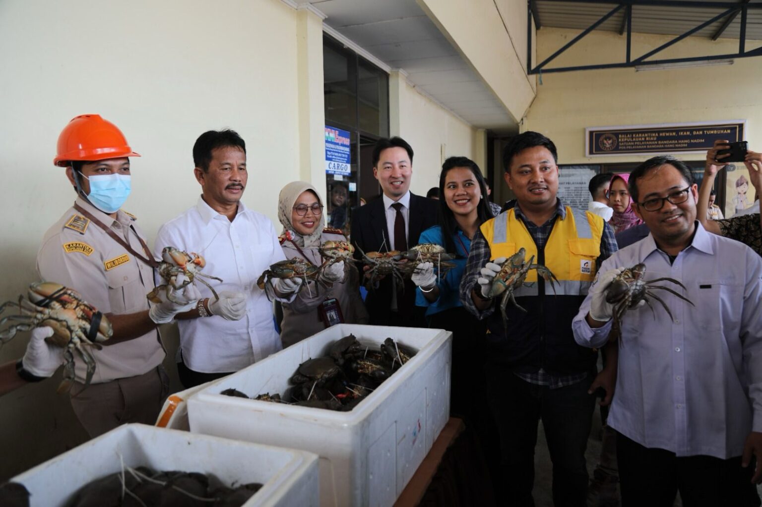 Kepala BP Batam, Muhammad Rudi melepas ekspor perdana komoditas kepiting bakau hasil budidaya PT Sumber Jaya Makmur Kelautan ke negara tujuan, China, Rabu (31/1/2024).