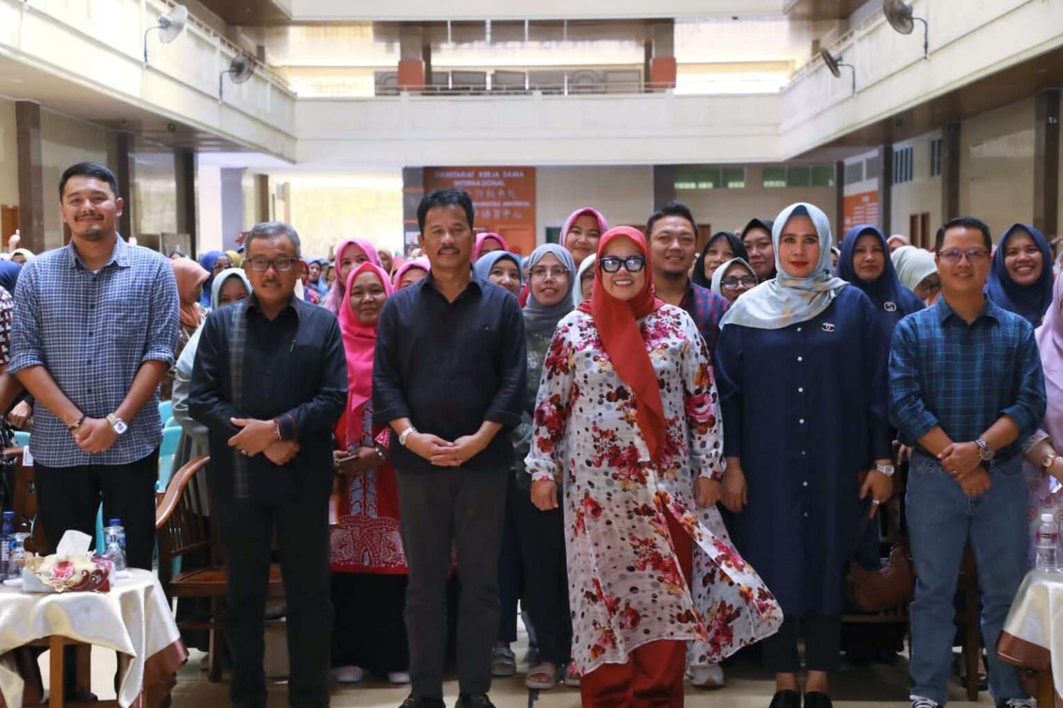 Muhammad Rudi saat menghadiri agenda silaturahmi Kader Posyandu dan Kelurahan Siaga se-Kota Batam di Vihara Maitreyabersama Wakil Gubernur Kepri sekaligus Ketua Pikori BP Batam, Marlin Agustina  Minggu (4/2/2024).