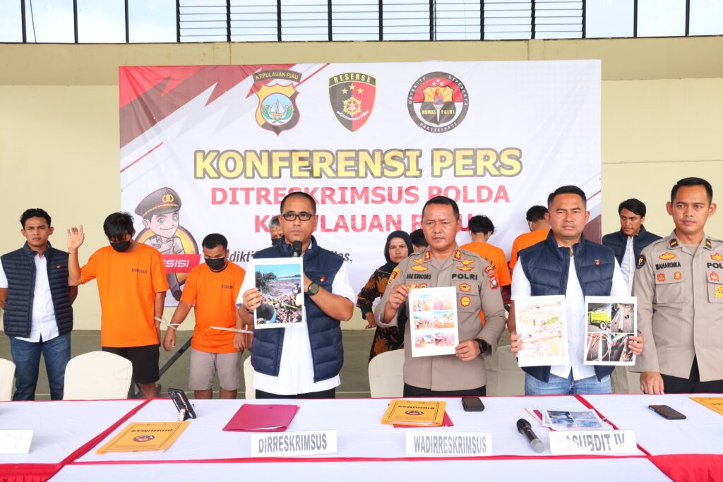 Ditreskrimsus Polda Kepri berhasil amankan 2 tersangka kasus Tindak Pidana Tambang Pasir Ilegal yang terjadi di wilayah Batu Besar, Nongsa, Kota Batam