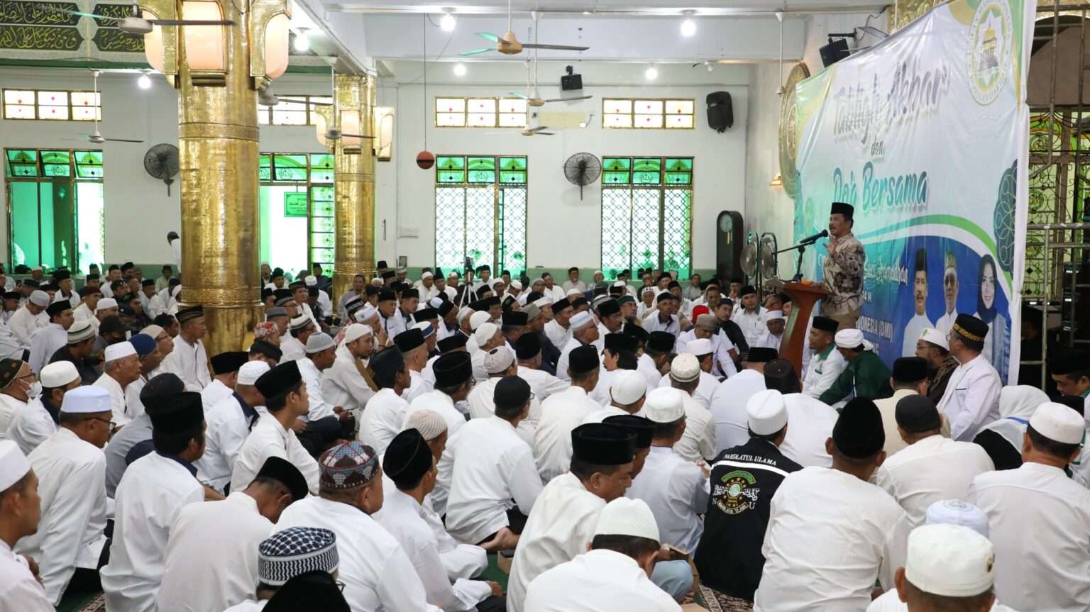 Kepala BP Batam/Walikota Batam, Muhammad Rudi menghadiri undangan Tabligh Akbar dan Doa Bersama Menyambut Bulan Suci Ramadhan 1445 Hijriah, yang dilaksanakan oleh Dewan Masjid Indonesia (DMI) Kota Tanjungpinang, di Masjid Agung Tanjungpinang, Minggu (25/2/2024).