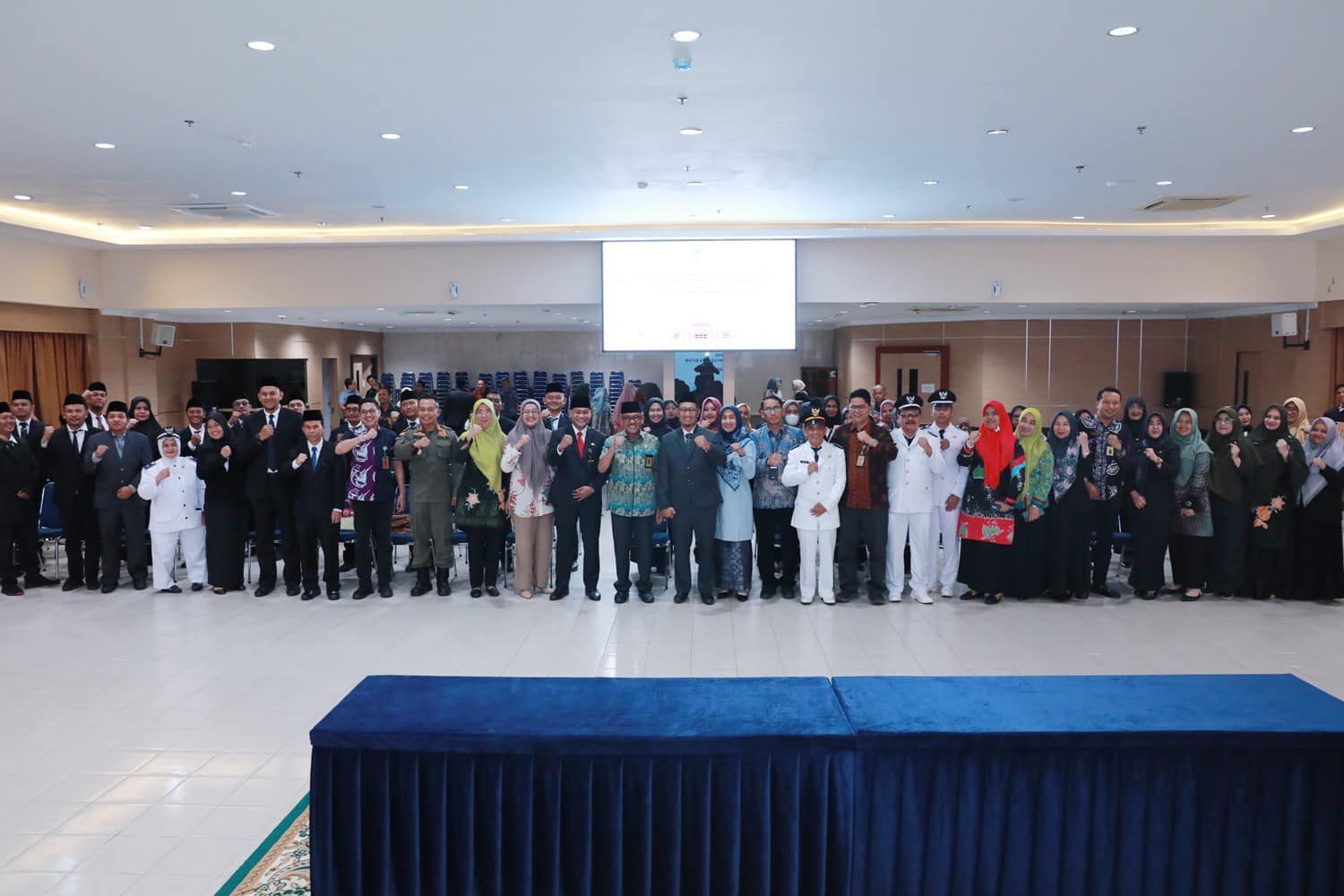 Sekretaris Daerah Kota Batam, Jefridin, M.Pd. mewakili Wali Kota Batam, Muhammad Rudi melantik sejumlah pejabat tinggi pratama jabatan administrator dan pengawas di lingkungan Pemerintah Kota Batam, di Kantor Walikota Batam, Kamis (21/3/2024).