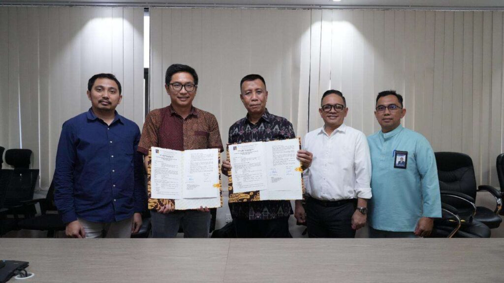 Badan Pengusahaan Batam (BP Batam) bersama PT Centrepark Citra Corpora menandatangani perjanjian kerja sama tentang Pengelolaan Parkir Terminal Ferry Penumpang Domestik Sekupang dan Telaga Punggur, di ruang rapat Anggota Bidang Pengusahaan BP Batam, Jum’at (1/3/2024).