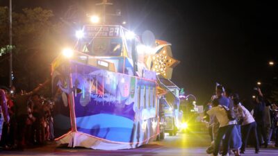 Kecamatan Nongsa Juara Mobil Hias Pawai Takbir Keliling, Wali Kota Rudi Apresiasi Kreativitas Peserta