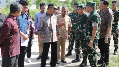   Wali Kota Batam Muhammad Rudi, mendampingi Menteri Koordinator Pembangunan Manusia dan Kebudayaan (Menko PMK) Republik Indonesia, Muhadjir Effendy, melakukan kunjungan ke Batu aji, Minggu (5/5/2024).