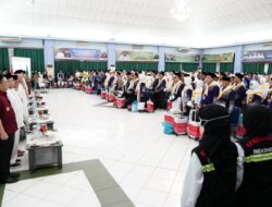 Jefridin Lepas Jamaah Calon Haji Kloter 1 Embarkasi Batam