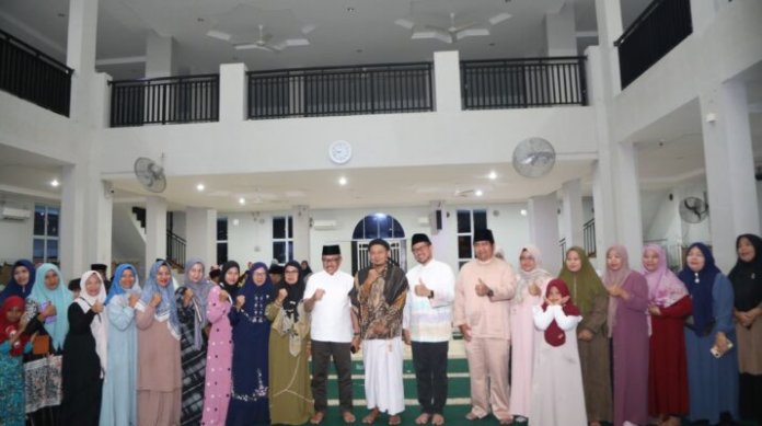 Ketua DPRD Kota Batam Nuryanto hadiri halalbihalal bersama warga Perumahan Pesona Mantang, Kelurahan Tanjung Buntung Kecamatan Bengkong, Minggu (5/5).