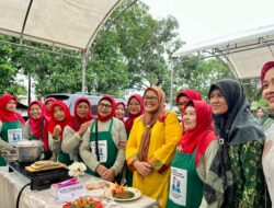 Tumbuhkan Kreatifitas, Wagub Marlin Latih Ibu-ibu Olah Hasil Perikanan