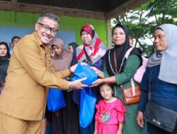 Hujan Deras Tak Halangi Distribusi Sembako Murah Tahap II untuk Kelurahan Kabil dan Ngenang