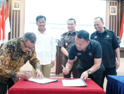 Jefridin Dampangi Wako Rudi Terima Uang Pengganti Hasil Lelang Barang Rampasan Perkara Tipikir Rp 4,8 Miliar