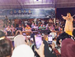 Hibur Masyarakat Batam, Rudi-Marlin Ikut Bernostalgia bersama Hetty Koes Endang