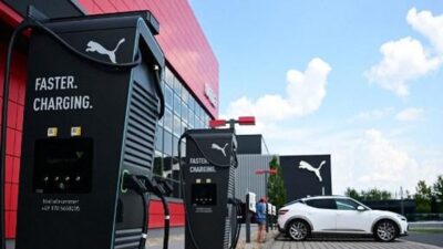 Charging station mobil listrik di Eropa (Foto: AFP/TOBIAS SCHWARZ)