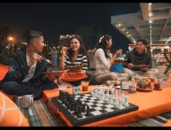 PERAYAAN TAHUN KE-2 ANGKRINGAN TERAS HARRIS BERTABUR HADIAH MENARIK DAN HIBURAN MUSIK TRADISIONAL ANGKLUNG