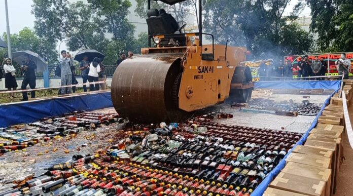 Bea Cukai memusnahkan barang ilegal hasil tangkapan sejak tahun 2017. Foto: AlurNews.com