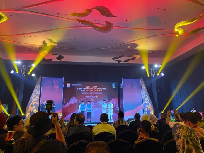Debat kandidat Pilkada Kepri 2024. (Foto: AlurNews)