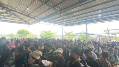 Penumpang KM Kelud Pelni gagal berangkat di pelabuhan Bintang 99 Batuampar Batam, Kamis (26/12/2024) siang