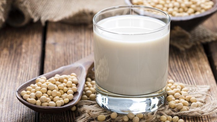 Ilustrasi susu kedelai. Foto: Shutterstock