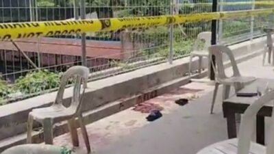 Polsek Sekupang memberi garis polisi di lokasi penganiayaan yang dilakukan oknum Dinas CKTR Batam, Senin (14/4/2025).