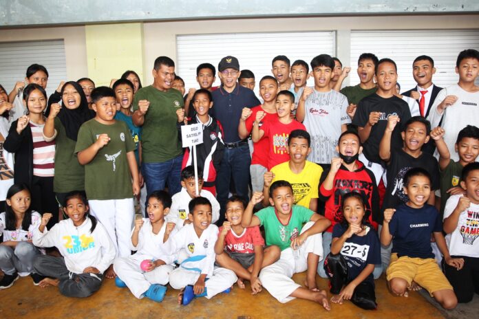 Pemko Batam berikan program Beasiswa Prestasi untuk siswa yang berhasil masuk tujuh perguruan tinggi negeri (PTN) ternama lewat jalur undangan atau prestasi akademik (SNBP).