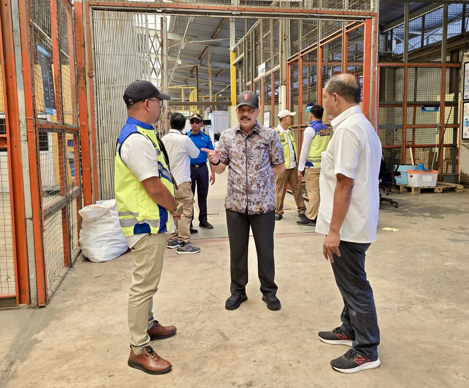Deputi Bidang Pengelolaan Bandara, Pelabuhan, dan Lalu Lintas Barang BP Batam, Irjen Pol. Ruslan Aspan, meninjau progres pengembangan Bandara Internasional Hang Nadim pada Selasa (22/4/2025).
