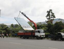 Jelang Tengat, Sejumlah Pengusaha Lakukan Pembongkaran Reklame Secara Mandiri