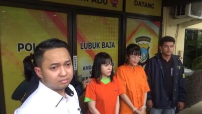 Le Thi Huynh Trang (25) dan Nguyen Thi Thu Thao (25), dua WNA asal Vietnam tersangka penganiayaan terhadap DJ First Club Batam