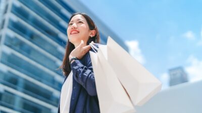 Laporan The National Study of Millionaires menunjukkan 88% jutawan di AS lulusan pendidikan tinggi. Di samping itu, mereka tak harus bergaji tinggi. Begini caranya menjadi jutawan. Foto: Getty Images/Wiphop Sathawirawong