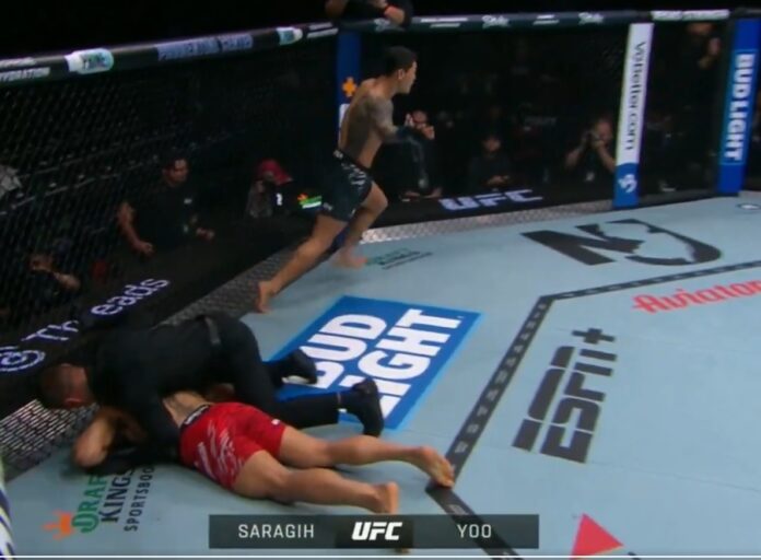 Petarung MMA Jeka Saragih saat tumbang melawan Joo Sang Yoo di UFC 316. Foto: X/MMA Mania