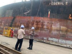 Kapal Tanker di Galangan PT ASL Shipyard Batam Terbakar, Lima Pekerja Jadi Korban