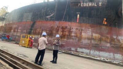 Kapal tanker Federal II yang docking di PT ASL Shipyard Indonesia di Tanjung Uncang terbakar, lima pekerja jadi korban.