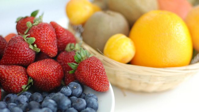 Ilustrasi. Salah satu cara yang efektif untuk mendukung kesehatan otak adalah dengan mengonsumsi buah-buahan yang kaya akan nutrisi penting. (EvolvingScenes/Pixabay)