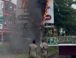 Papan Reklame Terbakar Saat Dibongkar, Kasatpol PP Sebut Ada Unsur Mistis