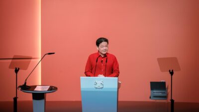 Perdana Menteri Singapura Lawrence Wong berpidato dalam National Day Rally di Singapura, Minggu (17/8/2025). Ia menekankan prioritas utama pemerintahannya adalah menciptakan lapangan kerja di tengah ancaman perang dagang global dan disrupsi teknologi. STRAITS TIMES