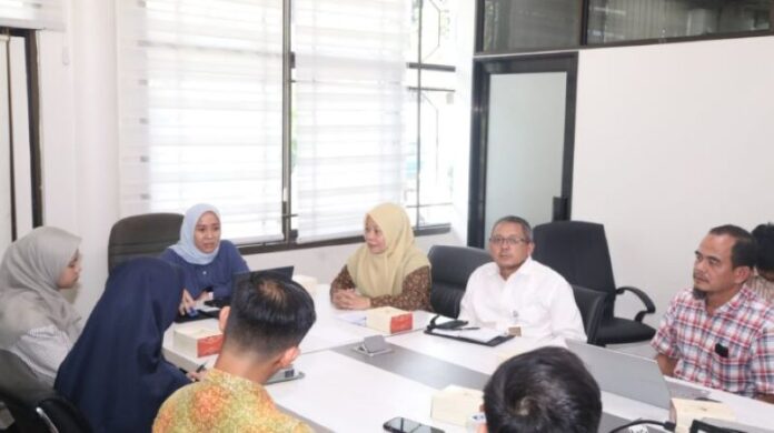 Pansus DPRD Batam bahas Ranperda Administrasi Kependudukan, Jumat (29/8/2025).