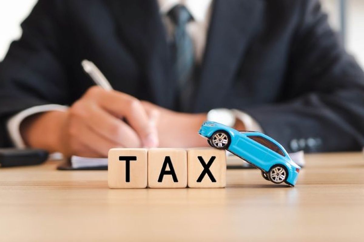 Ilustrasi pajak bahan bakar kendaraan bermotor.(SHUTTERSTOCK/BOY ANTHONY)